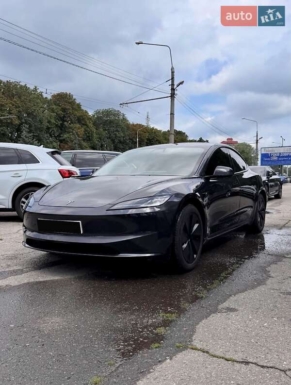 Tesla Model 3 2024