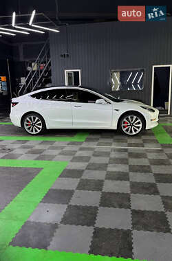 Седан Tesla Model 3 2019 в Киеве