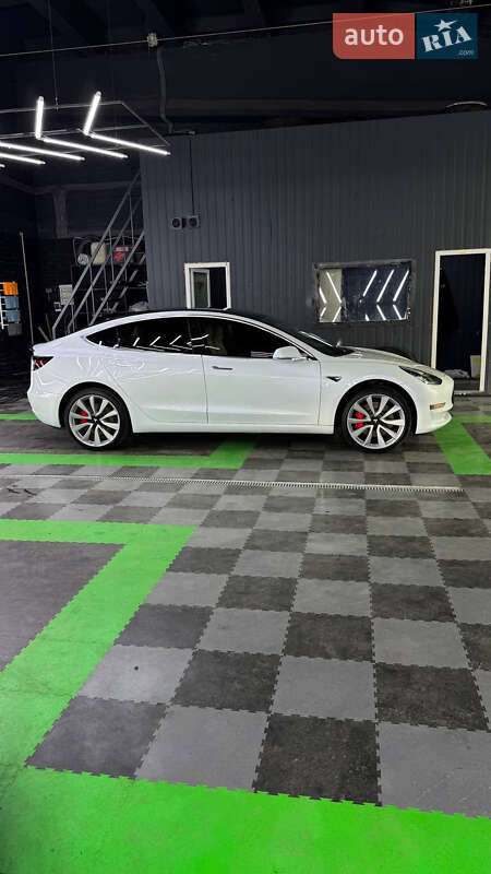 Седан Tesla Model 3 2019 в Києві