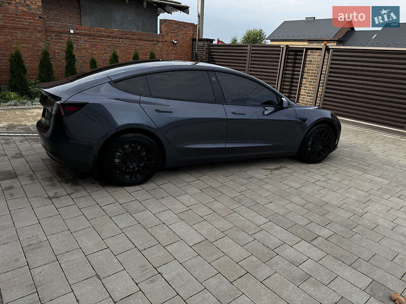 Седан Tesla Model 3 2022 в Луцке