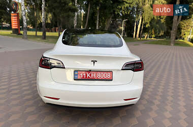Седан Tesla Model 3 2023 в 