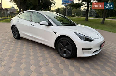 Седан Tesla Model 3 2023 в 