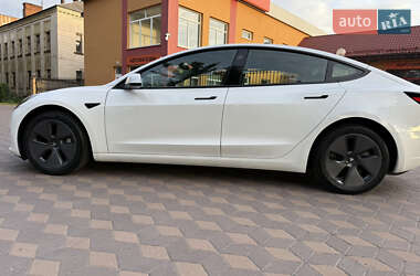 Седан Tesla Model 3 2023 в 