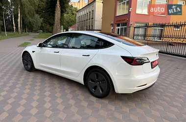 Седан Tesla Model 3 2023 в 