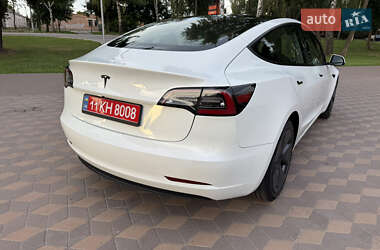 Седан Tesla Model 3 2023 в 