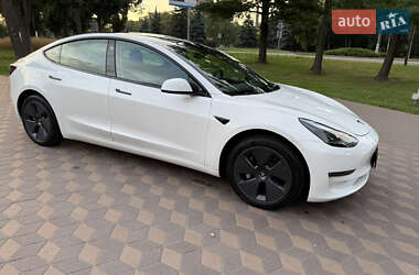 Седан Tesla Model 3 2023 в 