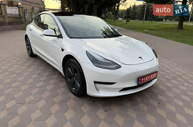 Седан Tesla Model 3 2023 в 