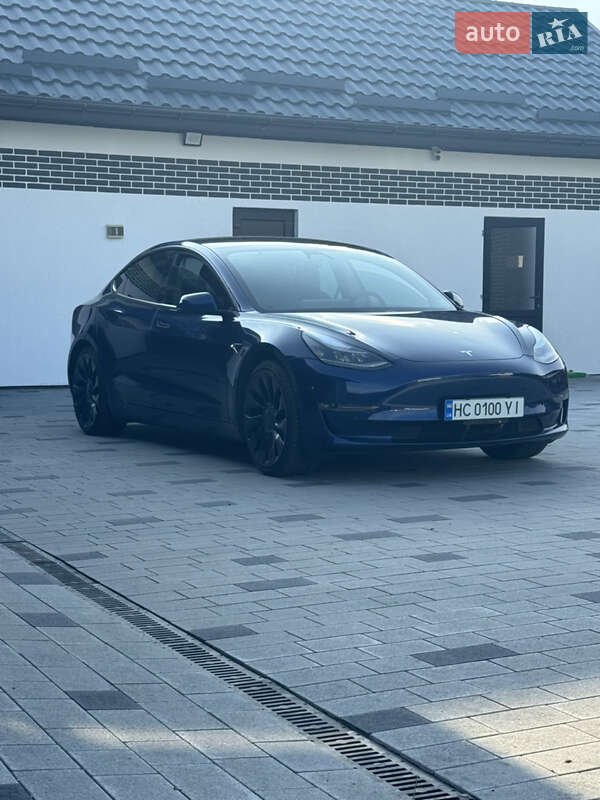 Седан Tesla Model 3 2021 в 