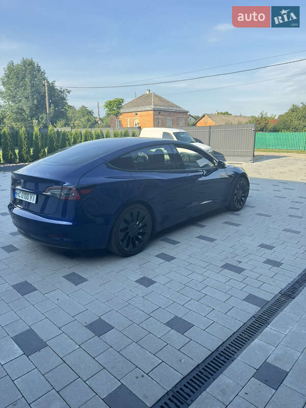Седан Tesla Model 3 2021 в Львові