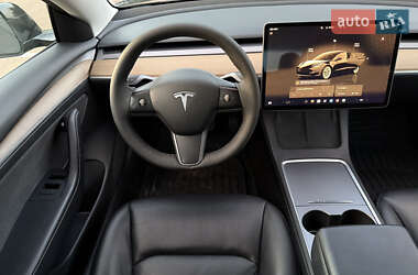 Седан Tesla Model 3 2022 в 