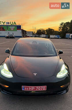 Седан Tesla Model 3 2022 в 