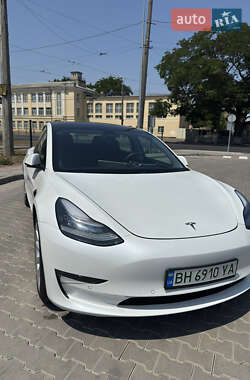 Седан Tesla Model 3 2022 в 