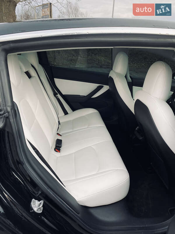 Седан Tesla Model 3 2019 в Львове