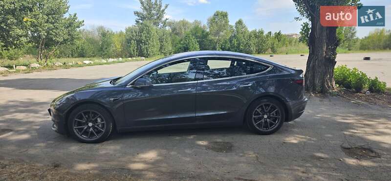 Седан Tesla Model 3 2018 в Павлограді