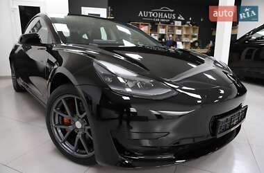 Седан Tesla Model 3 2022 в 