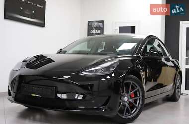 Седан Tesla Model 3 2022 в 