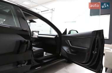 Седан Tesla Model 3 2022 в 