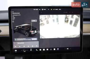 Седан Tesla Model 3 2022 в 