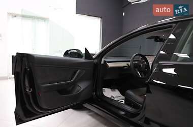Седан Tesla Model 3 2022 в 