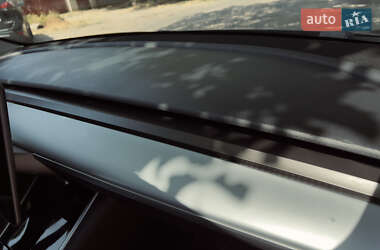 Седан Tesla Model 3 2020 в 