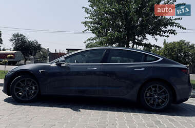 Седан Tesla Model 3 2020 в 
