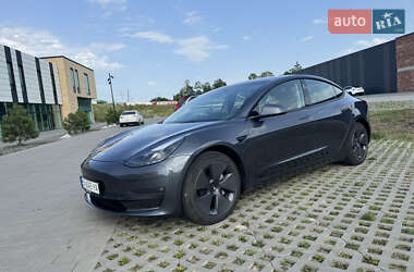 Седан Tesla Model 3 2022 в 