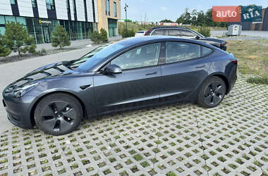 Седан Tesla Model 3 2022 в 