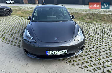 Седан Tesla Model 3 2022 в 