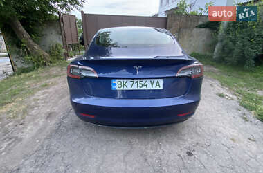 Седан Tesla Model 3 2022 в Ровно