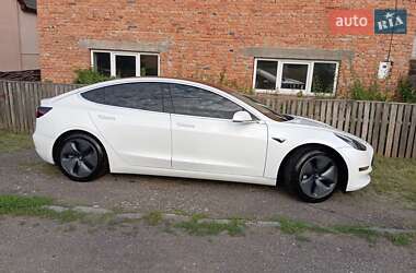 Седан Tesla Model 3 2020 в 