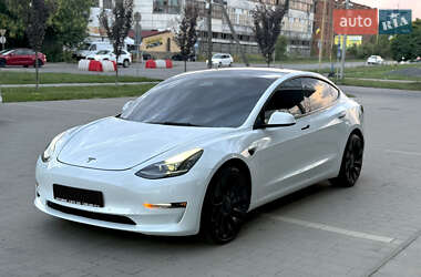 Седан Tesla Model 3 2022 в 
