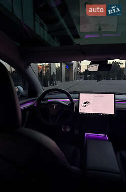 Седан Tesla Model 3 2022 в 
