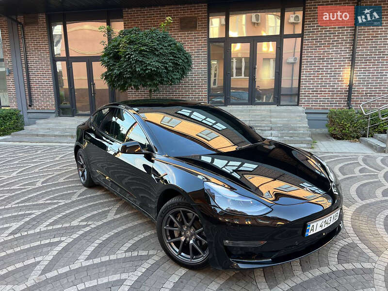 Седан Tesla Model 3 2021 в 