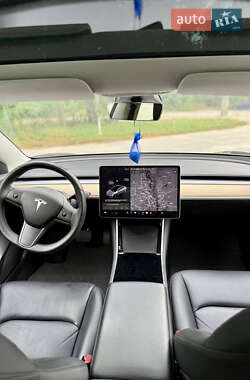 Седан Tesla Model 3 2019 в 