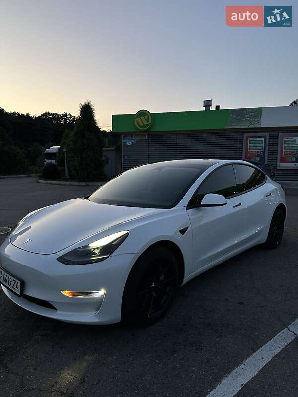 Седан Tesla Model 3 2023 в Знам'янці