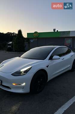 Седан Tesla Model 3 2023 в 
