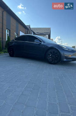 Седан Tesla Model 3 2017 в 