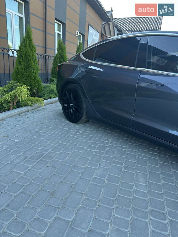 Седан Tesla Model 3 2017 в Вінниці