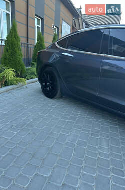 Седан Tesla Model 3 2017 в 