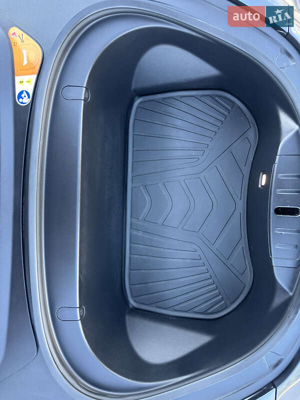Седан Tesla Model 3 2017 в Вінниці