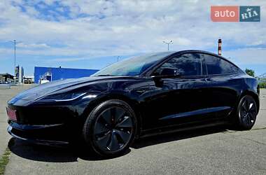 Седан Tesla Model 3 2024 в 