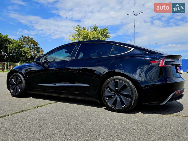 Седан Tesla Model 3 2024 в Днепре