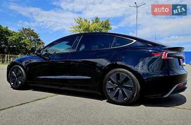 Седан Tesla Model 3 2024 в 