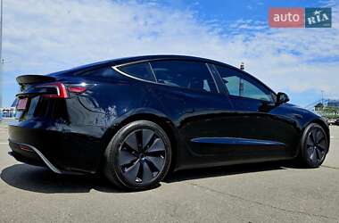 Седан Tesla Model 3 2024 в 