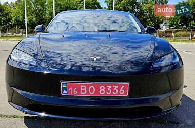 Седан Tesla Model 3 2024 в 