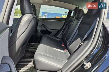 Седан Tesla Model 3 2024 в 