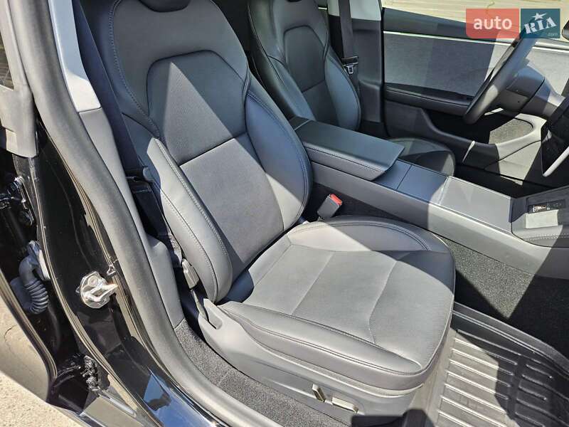 Седан Tesla Model 3 2024 в Днепре