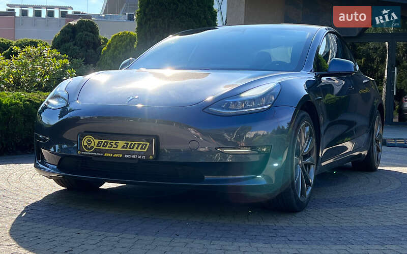 Седан Tesla Model 3 2020 в Львові