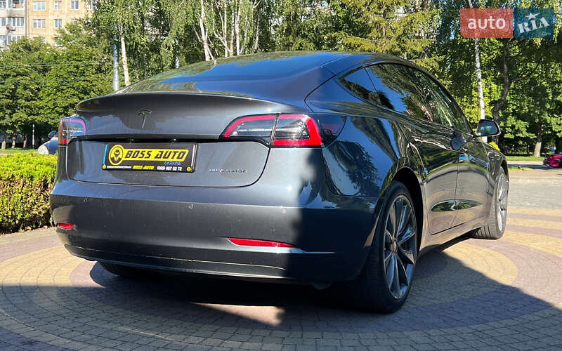 Седан Tesla Model 3 2020 в Львові