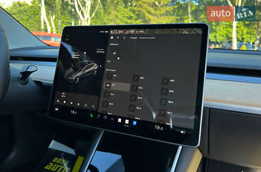 Седан Tesla Model 3 2020 в 